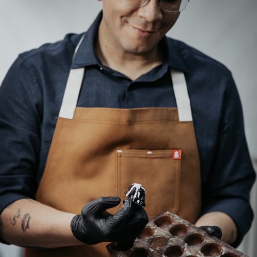 Alta Cocina Profesional + Experto Chocolatier: Gestión y Manejo del Cacao – Modalidad Híbrida